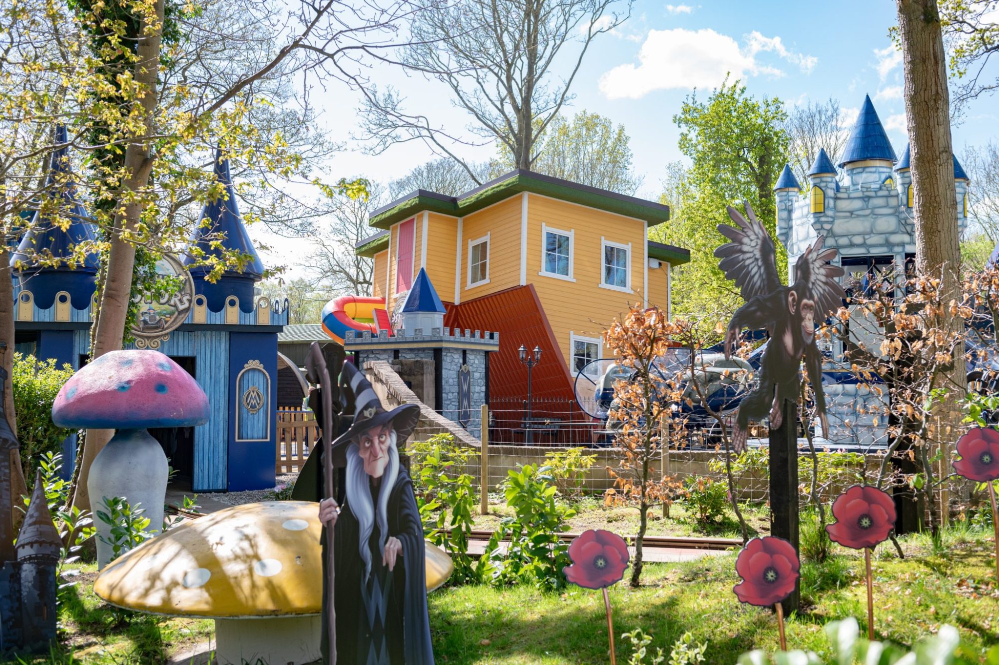 Upside-Down-House_GW-2048×1363